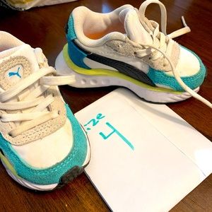 Toddler puma shoes size 4